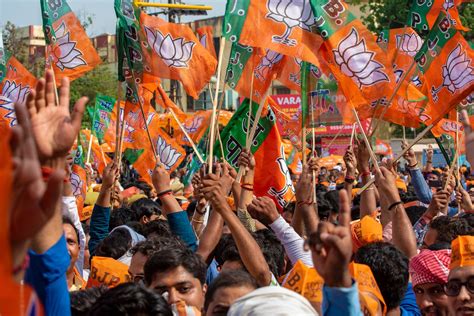 bjp flag crowd